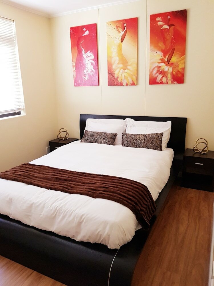 Фото Luxurious Apartment in Century City