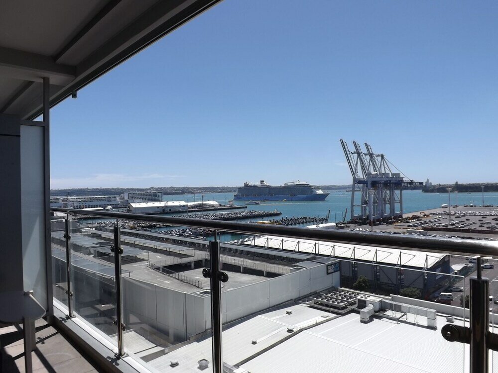 Фото Waterfront Highrise Apartment