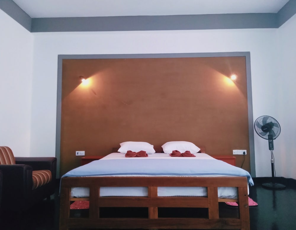 Фото Monarch ella