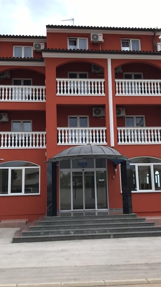 Фото Hotel Livadic
