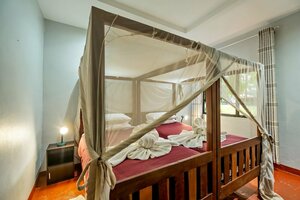 Гостиница Shoestrings Backpackers & Bar