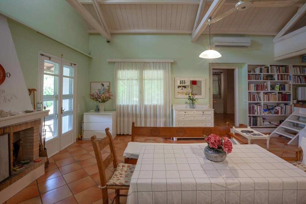 Фото Beautiful mini eco farmhouse