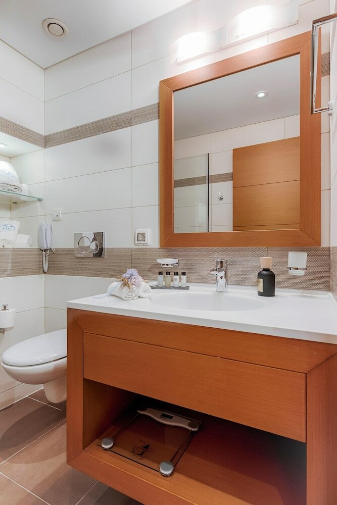 Фото Bellevue On The Beach Suites