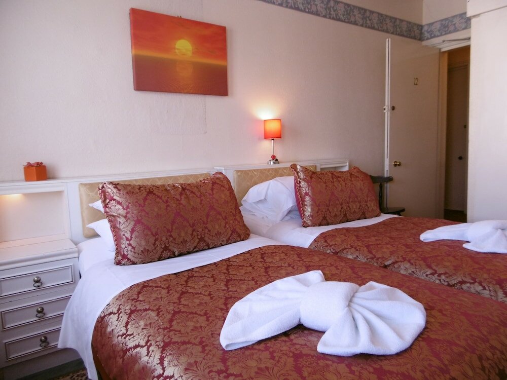 Фото The Ellesmere Hotel