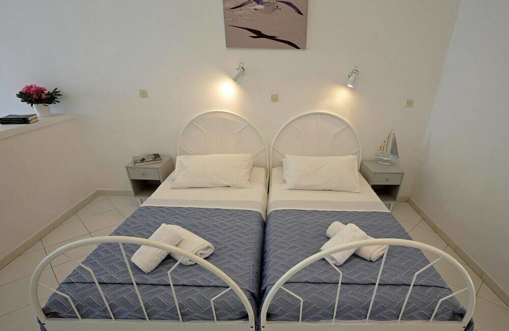 Фото Spanos Apartments