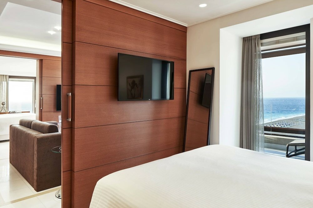 Фото Bellevue On The Beach Suites