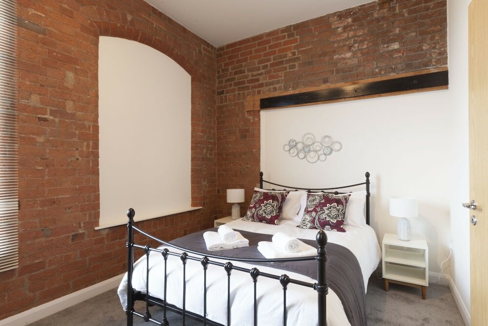 Фото Raleigh Square Apartments