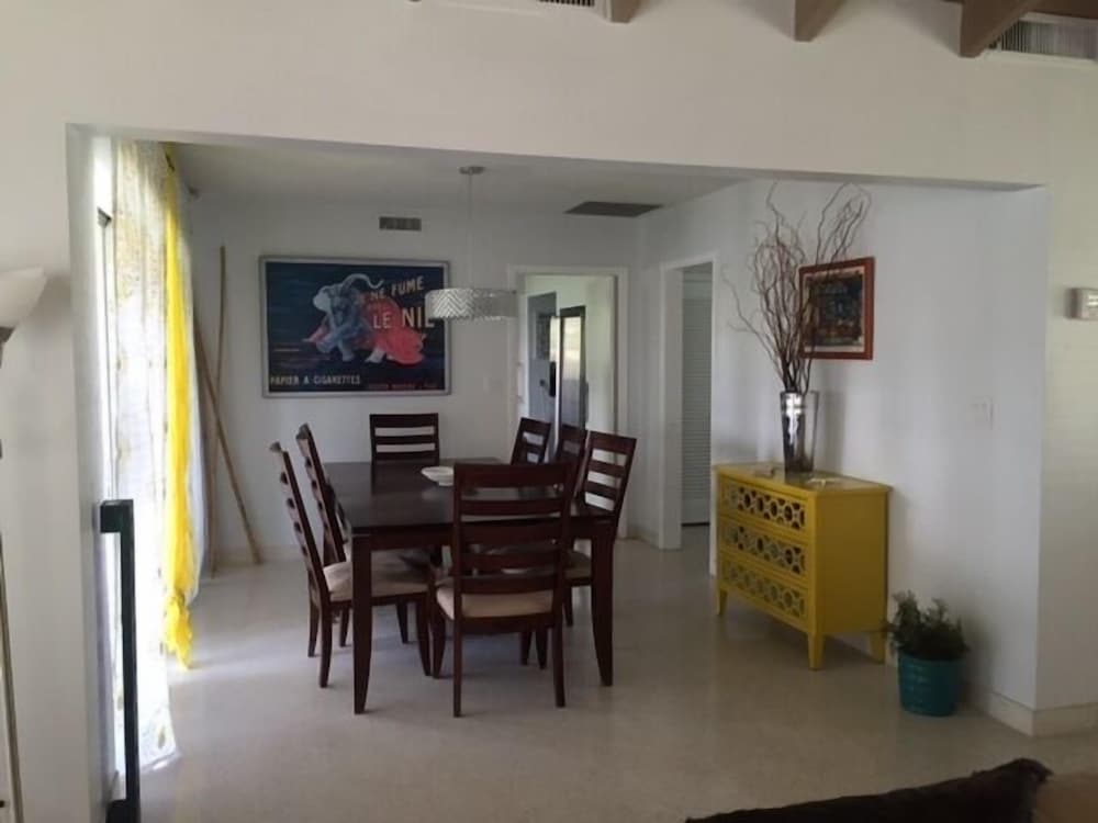 Фото Salty Bungalows Rosie