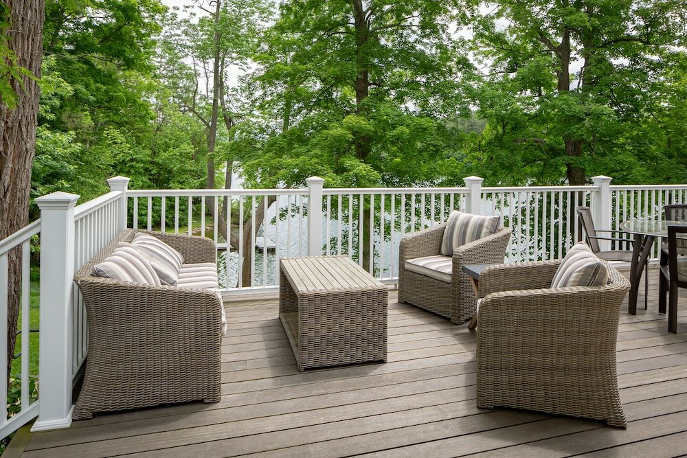 Фото Lakehouse Inn