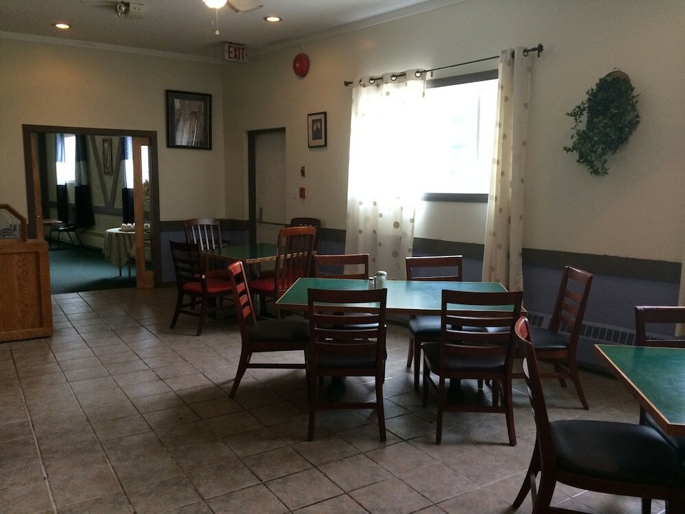 Фото Esterhazy Motor Hotel