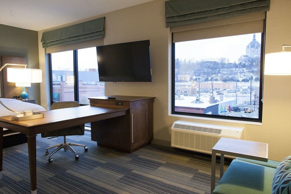 Фото Hampton Inn & Suites Downtown St. Paul
