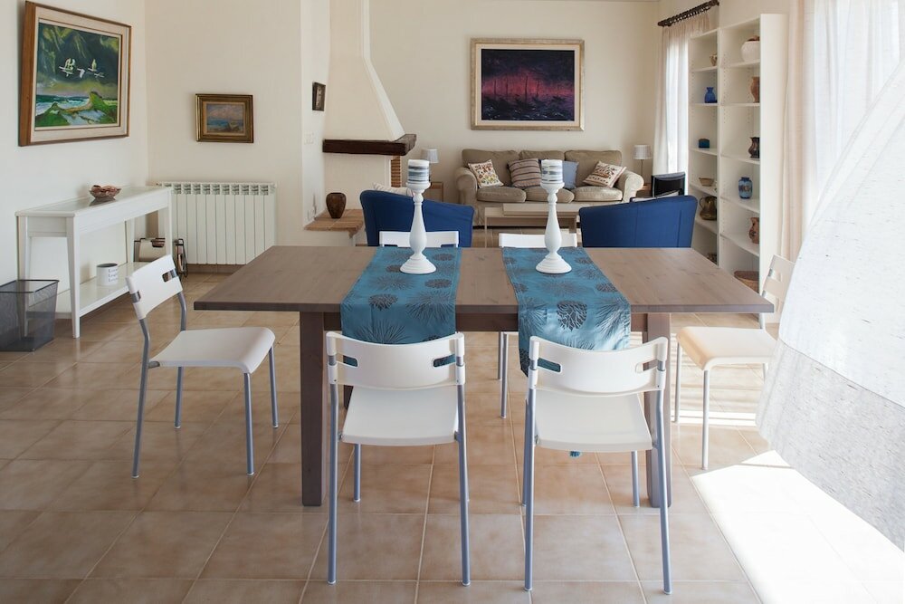 Фото Absolute Villa by Stylish Stays