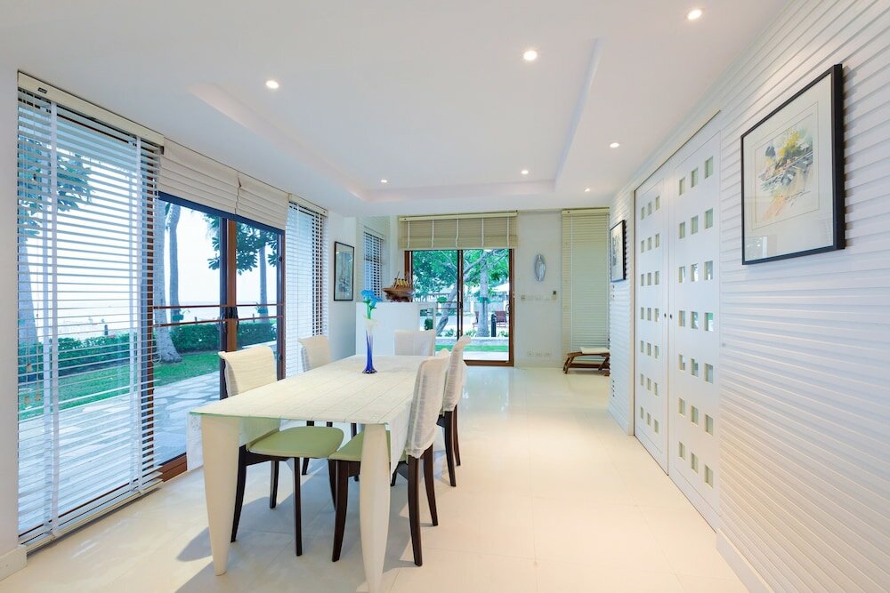 Фото Baan LonSai Beachfront Condominium