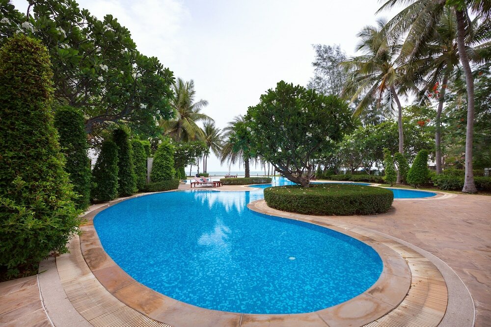 Фото Baan LonSai Beachfront Condominium