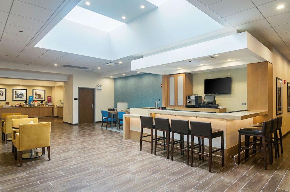 Фото Hampton Inn Chicago North-Loyola Station