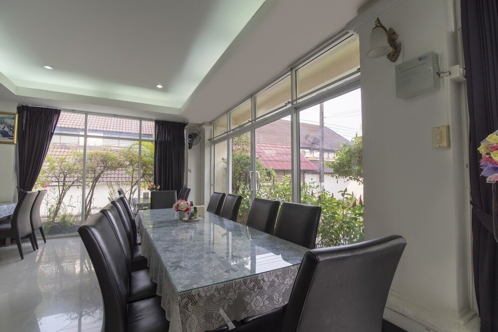 Фото Oyo 835 Koh Chang Luxury Hotel