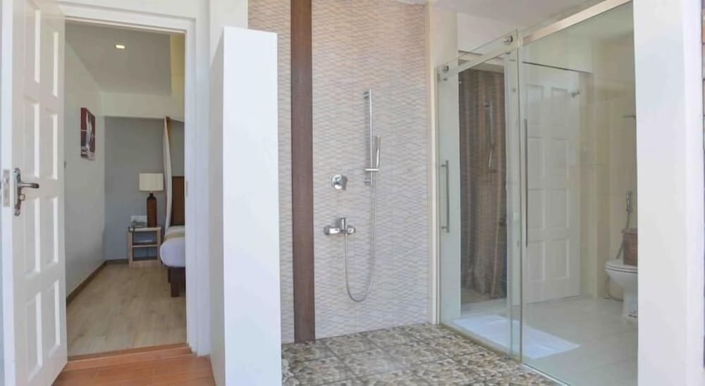 Фото Coconut Tree Hulhuvilla Beach