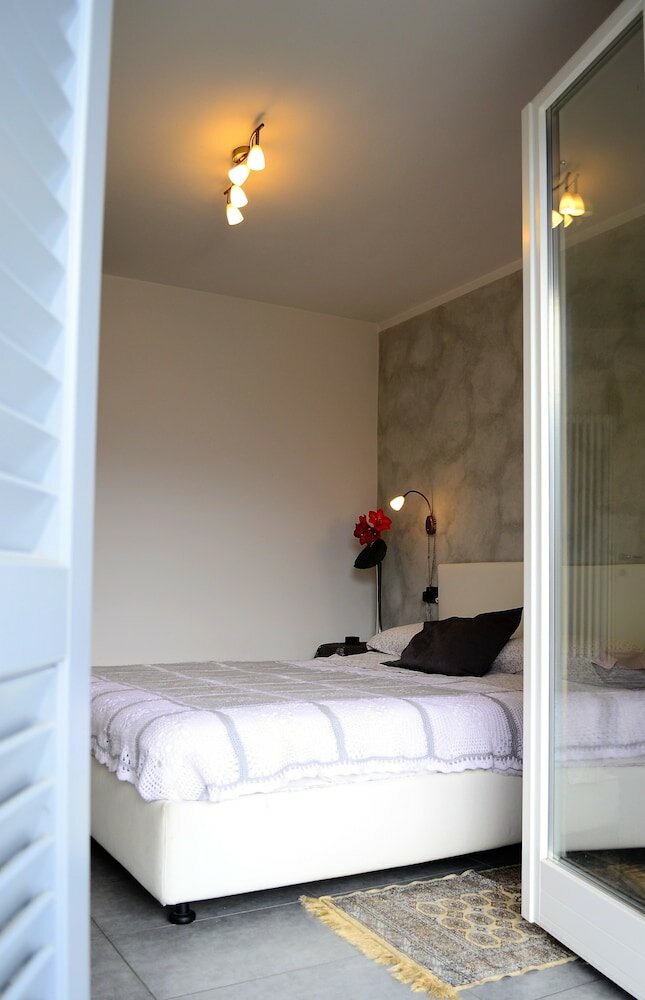 Фото Appartamento Vista Lago Red & Grey