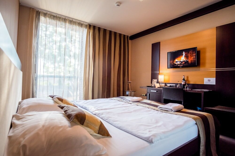 Фото Hotel Dolphin