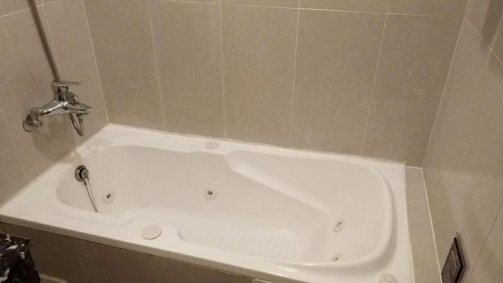 Фото Elegance Hotel Taipei