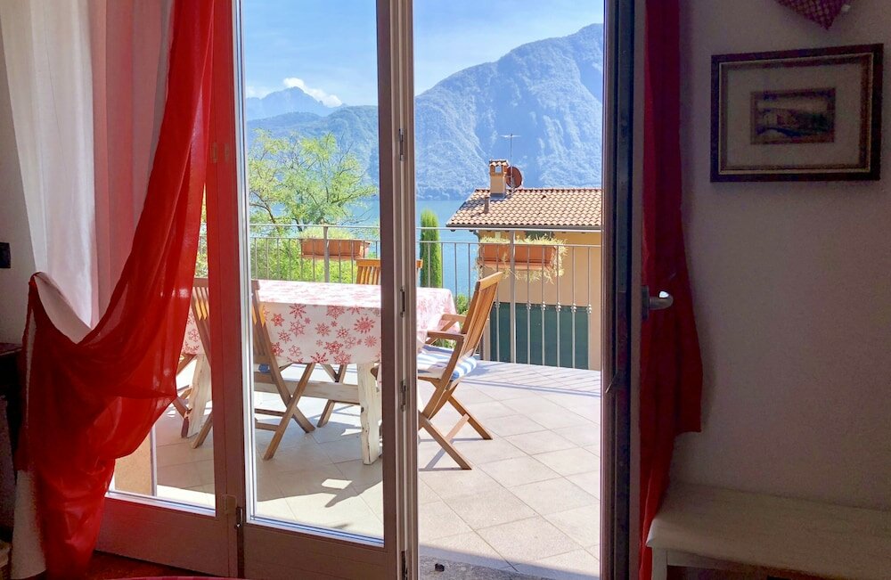 Фото Appartamento Vista Lago Red & Grey