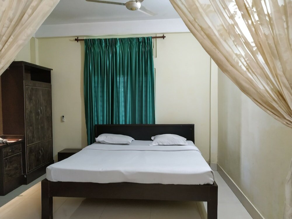 Фото Hotel Centre Point Tezpur