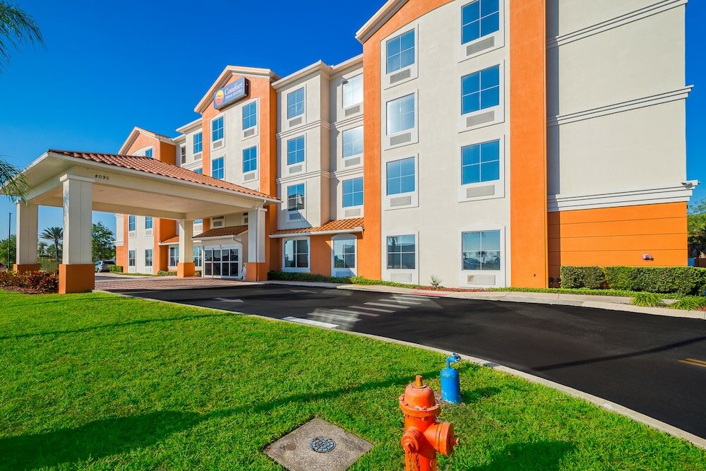 Фото Comfort Inn & Suites Maingate South