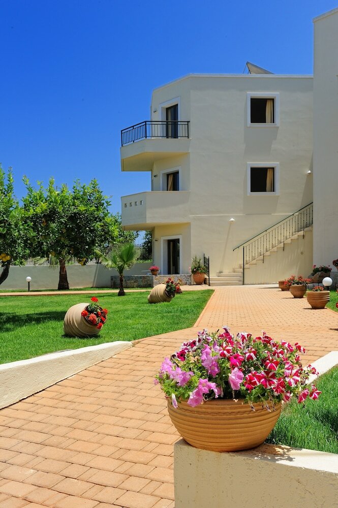 Фото Kristalli Hotel Apartments