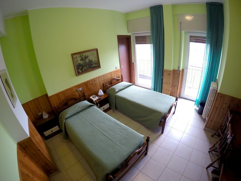 Фото Tourist Hotel