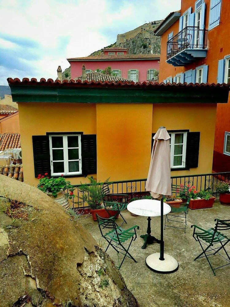 Фото Byron Hotel