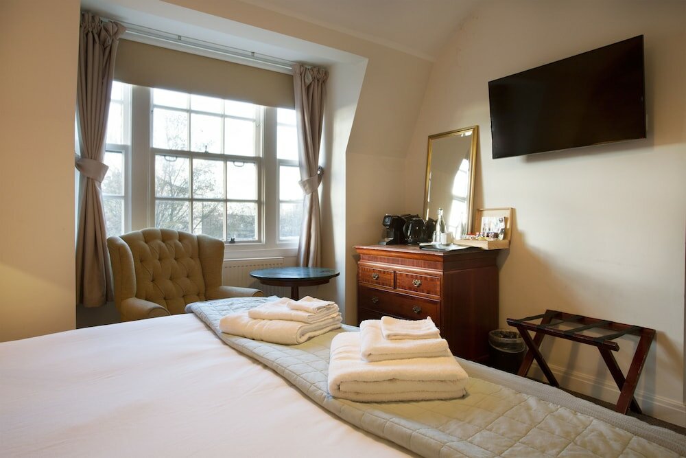 Фото The Captain Cook Hotel