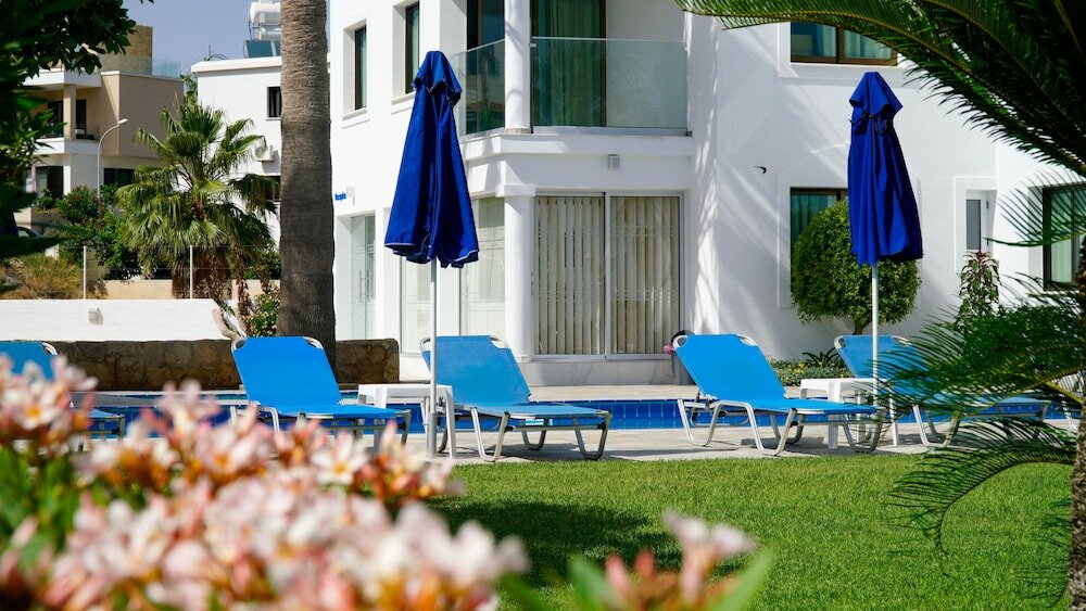 Фото Rododafni Beach Apartments