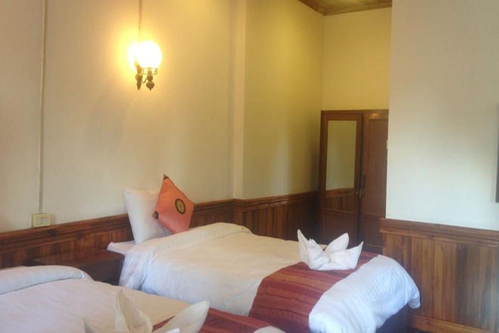 Фото Namkhan Riverside Hotel