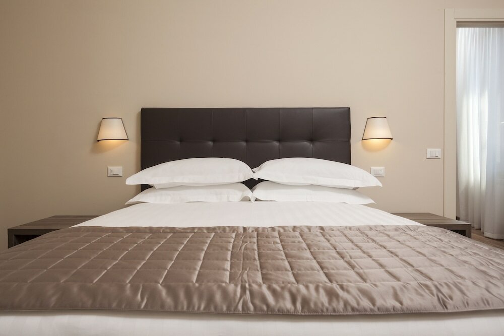 Фото Window on Rome