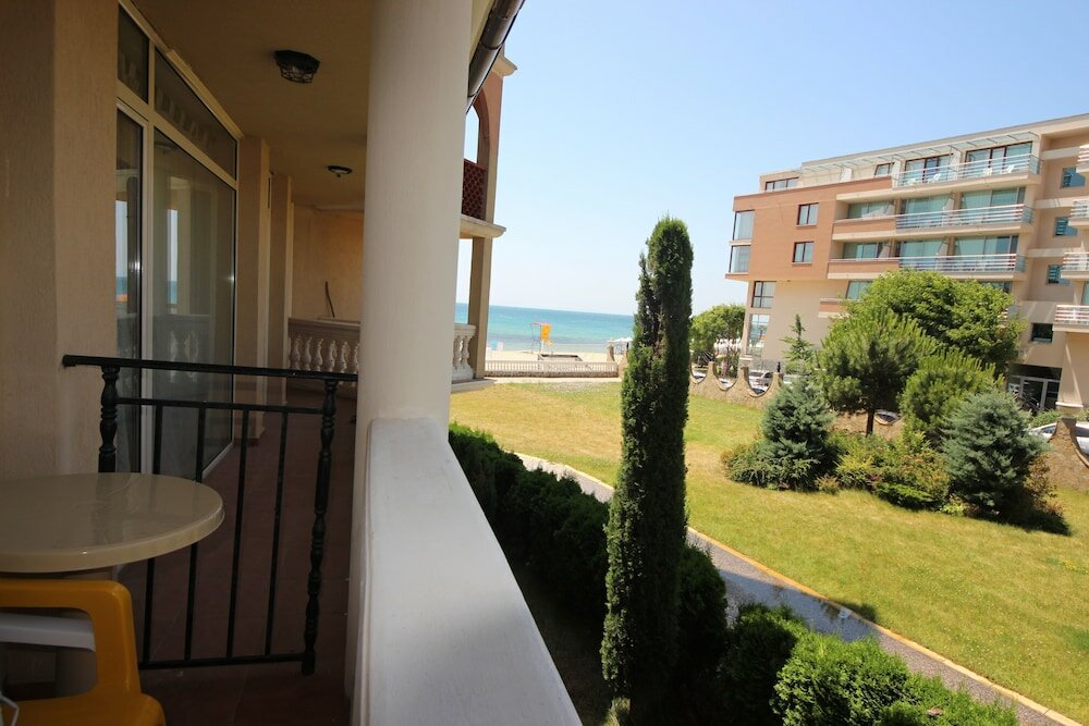 Фото Апартаменты Menada Atrium