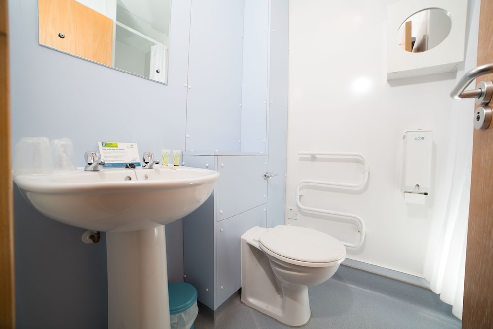 Фото University of Exeter Pennsylvania Court