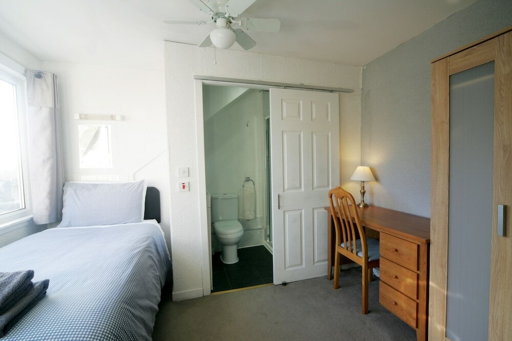 Фото Dean Park Guest House