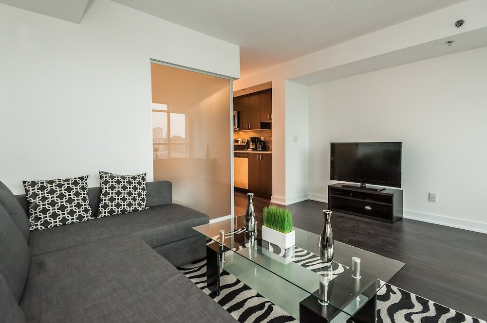 Фото Life Suites - Fort York Central Condo