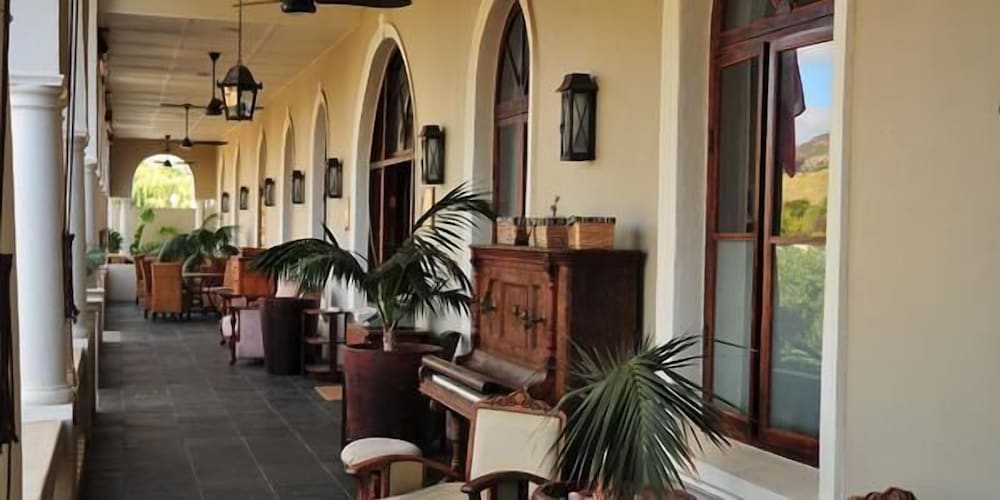 Фото The Royal Hotel