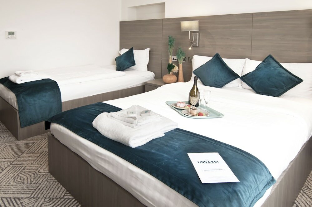 Фото The Lion & Key Hotel