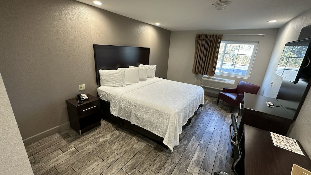 Фото Red Roof Inn Hayward