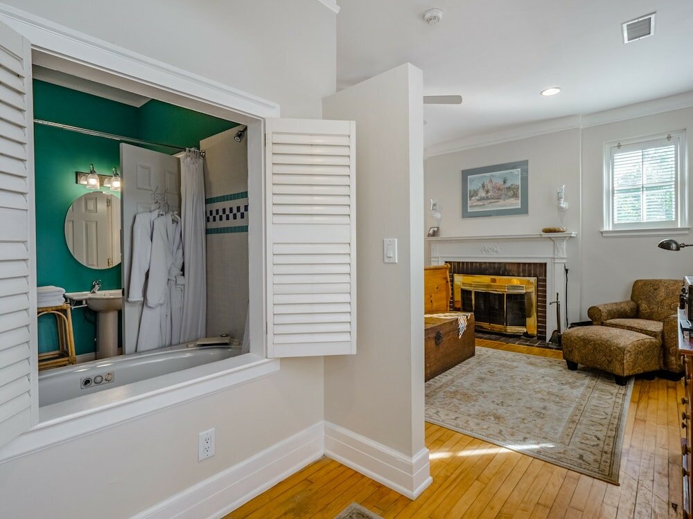 Фото Front Street Inn