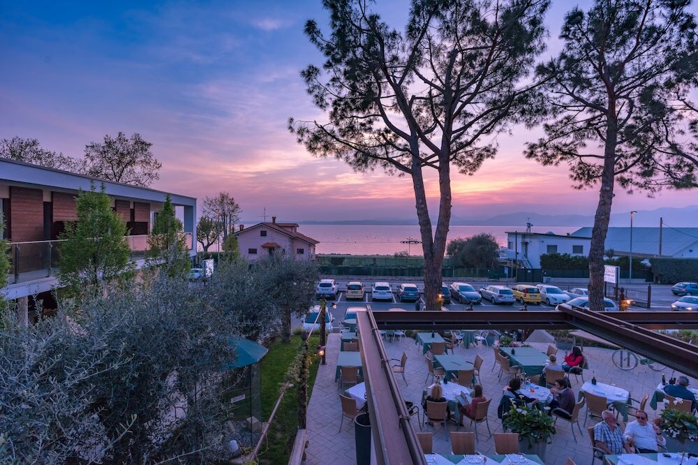 Фото Hotel Maximilian