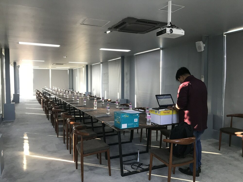 Фото Wh Hotel Thanlyin