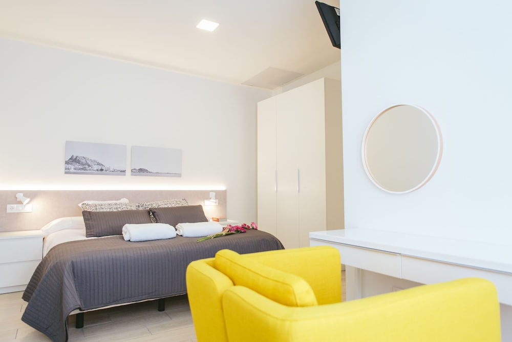 Фото Apartamentos Poeta Quintana