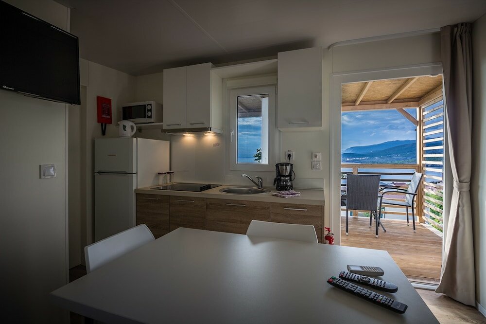 Фото Mediteran kamp Mobile Homes in Camping Klenovica