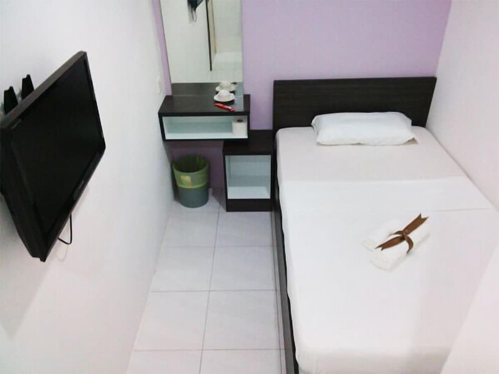 Фото Hotel CheckedInn