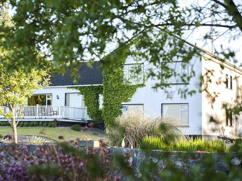 Фото The Waterfront House Country Home