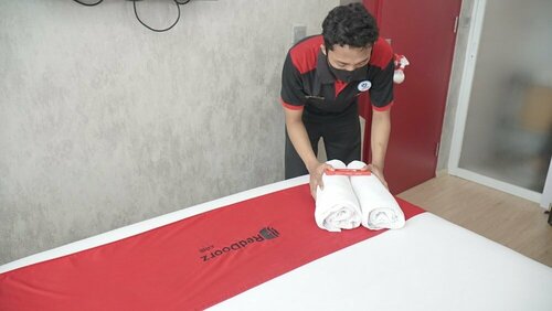 Гостиница RedDoorz Plus @ Karet Pedurenan 3 в Джакарте
