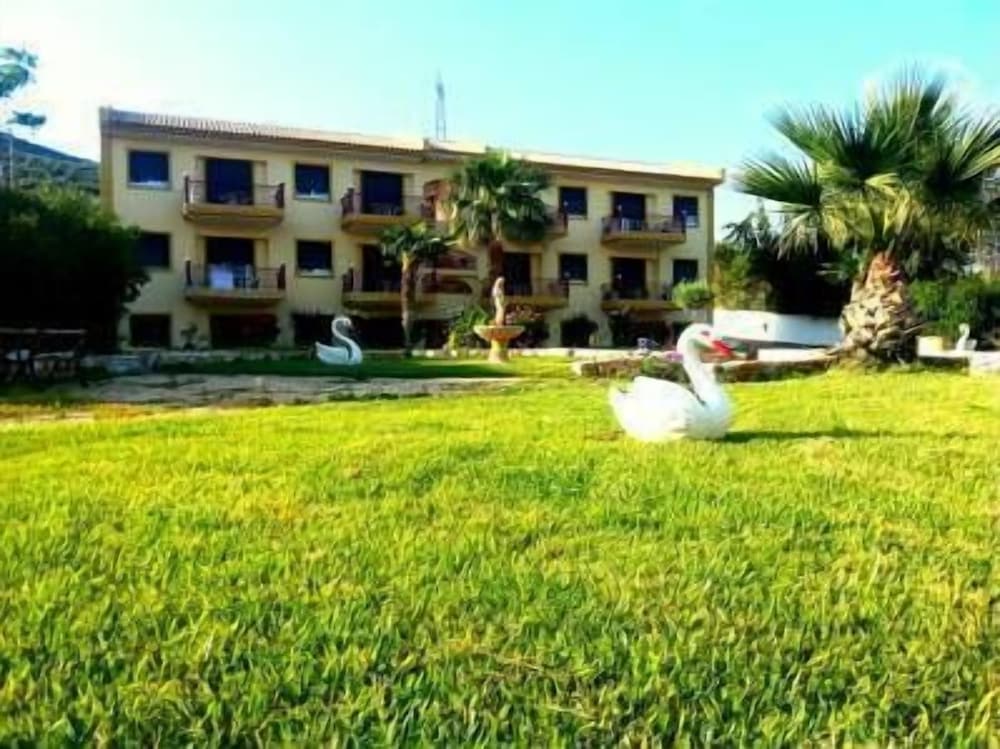 Фото отеля 1